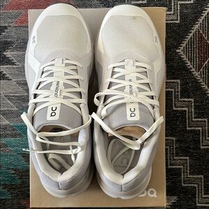 On Running- Women’s Cloudrunner- White/ Frost size 9.5
